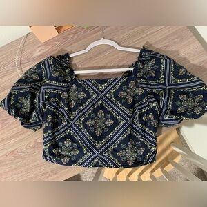 Loft cropped puff sleeve top!